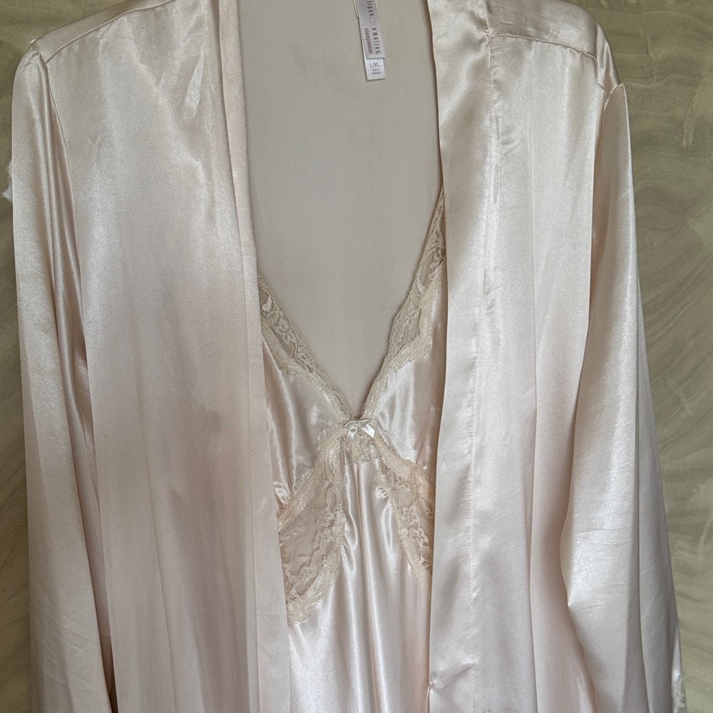 Brand new Gilligan & O'Malley Champagne Satin Robe and Lace-Trim Chemise